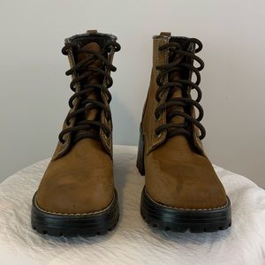 Skechers Plateau Mesa Chunky Heeled Lace Up Boots